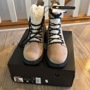 NWT Sorel Lennox Lace cozy boot